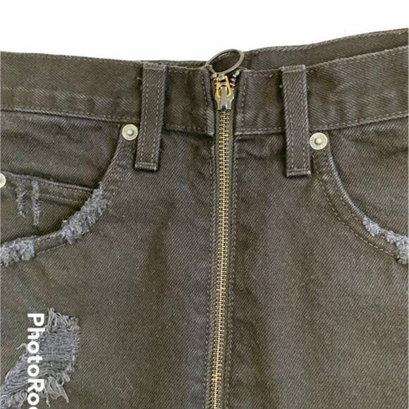 Carmar Women's Size 26 Distressed Mini Skirt Black Denim Full Zip Front Pockets - Picture 3 of 8
